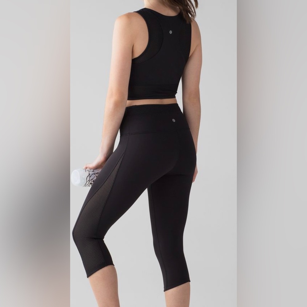 Lululemon keep score mesh crop 17 inch inseam, black Luxtreme.  EUC.